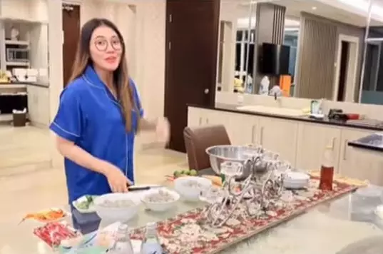 Via Vallen baju tidur instagram Via Vallen baju tidur instagram