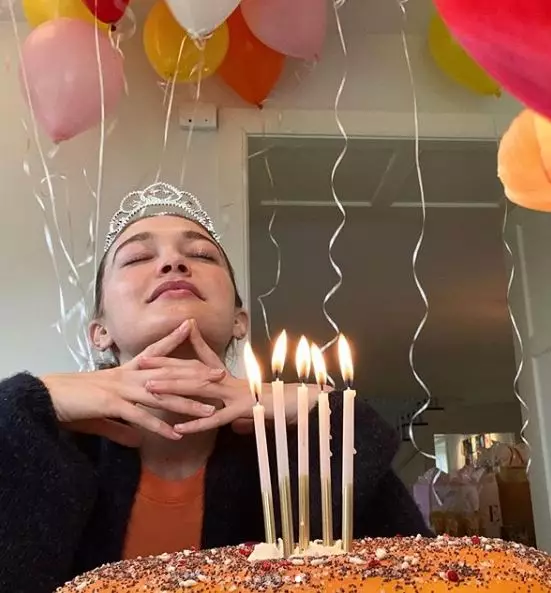 Gigi Hadid ngidam sampai nangis lihat bagel Instagram Gigi Hadid ngidam sampai nangis lihat bagel Instagram