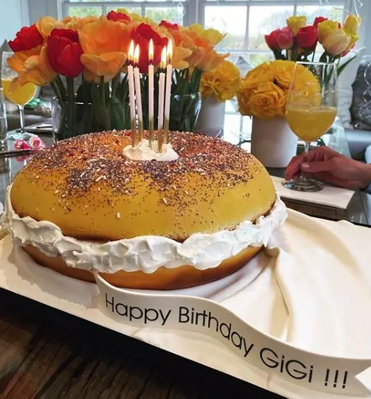 Gigi Hadid ngidam sampai nangis lihat bagel Instagram Gigi Hadid ngidam sampai nangis lihat bagel Instagram