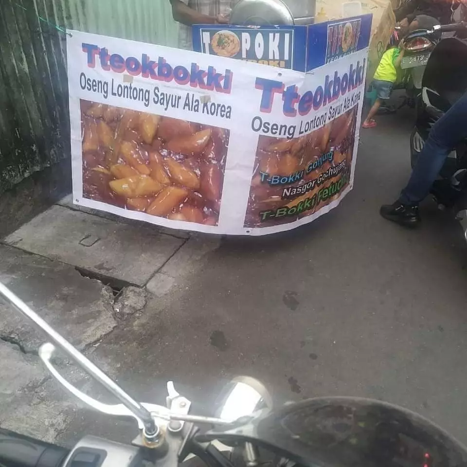 potret nyeleneh suka-suka pedagang © 2020 instagram.com potret nyeleneh suka-suka pedagang © 2020 instagram.com