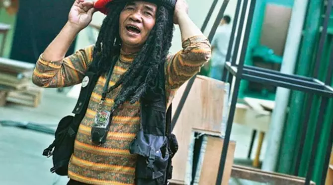 Musisi tenar berbagai sumber Musisi tenar berbagai sumber