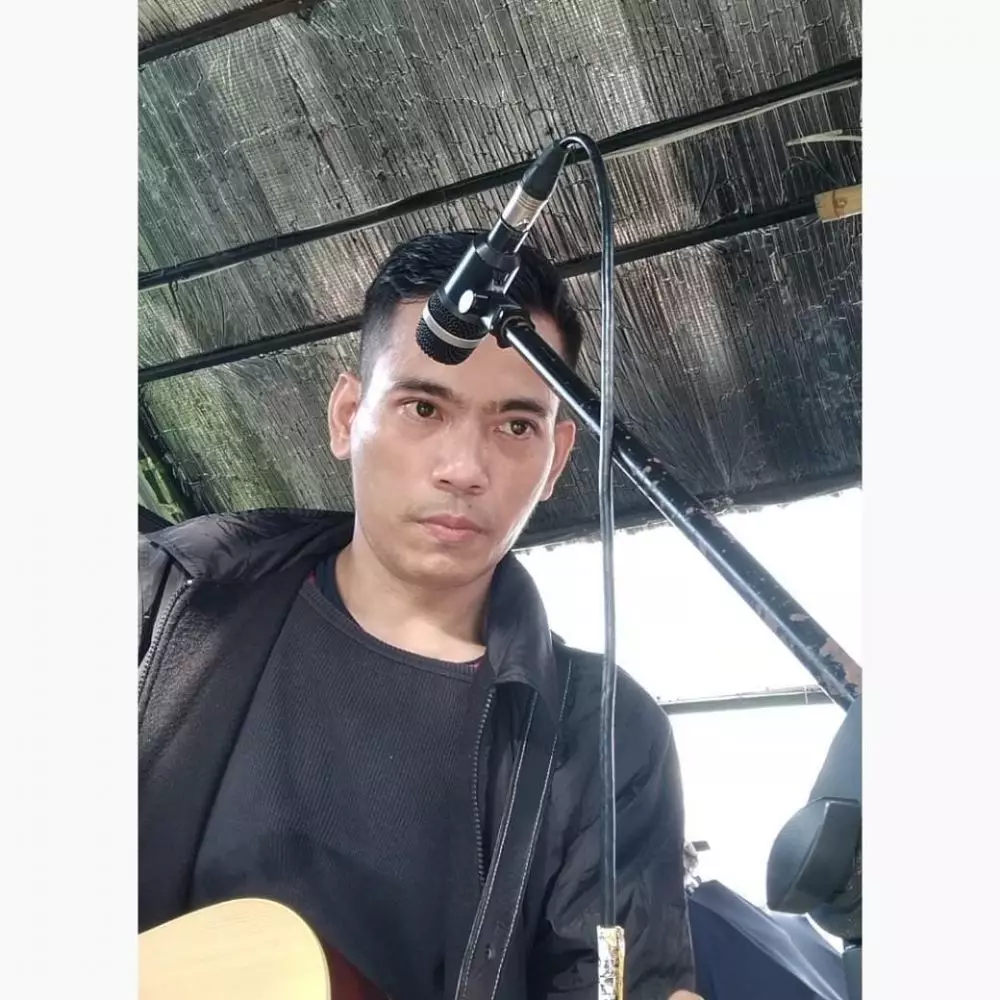 Penyanyi awali karier sebagai pengamen  Instagram