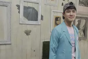 7 Potret Morgan 'Smash' saat karantina di rumah, paras jadi sorotan