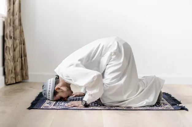 Tata cara sholat tasbih © 2020 freepik.com