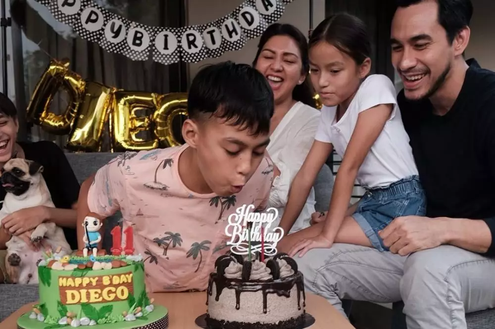 Perayaan ultah Diego anak kedua Donna Agnesia © 2020 brilio.net Perayaan ultah Diego anak kedua Donna Agnesia © 2020 brilio.net