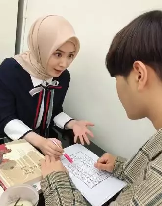 6 Potret Ayana Moon ajari adiknya mengaji Instagram 6 Potret Ayana Moon ajari adiknya mengaji Instagram