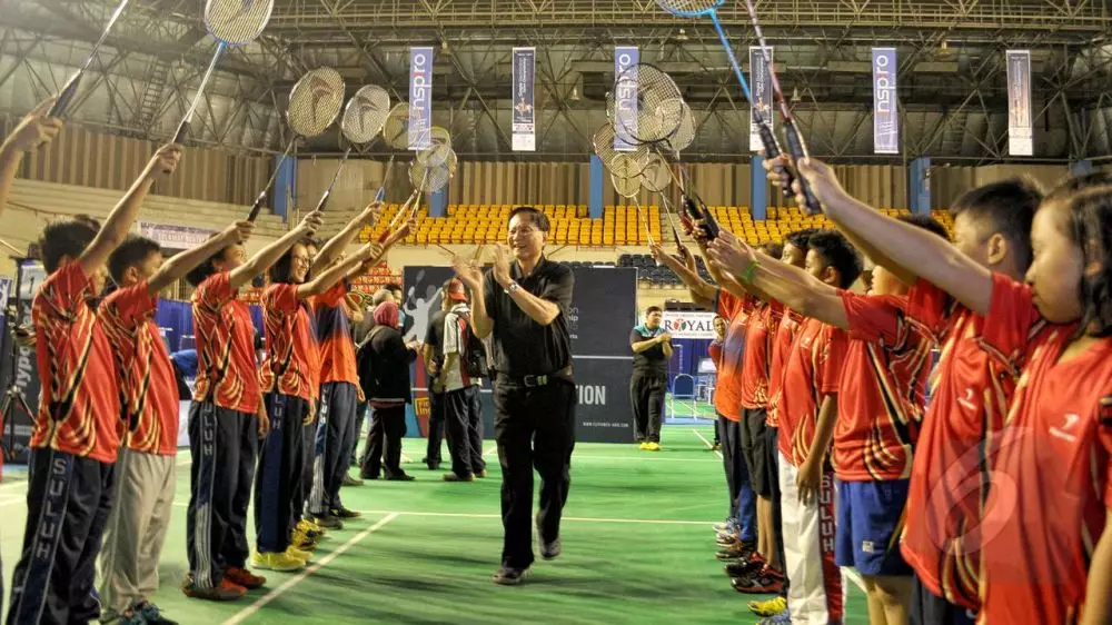 Pebulu tangkis tunggal putra berbagai sumber