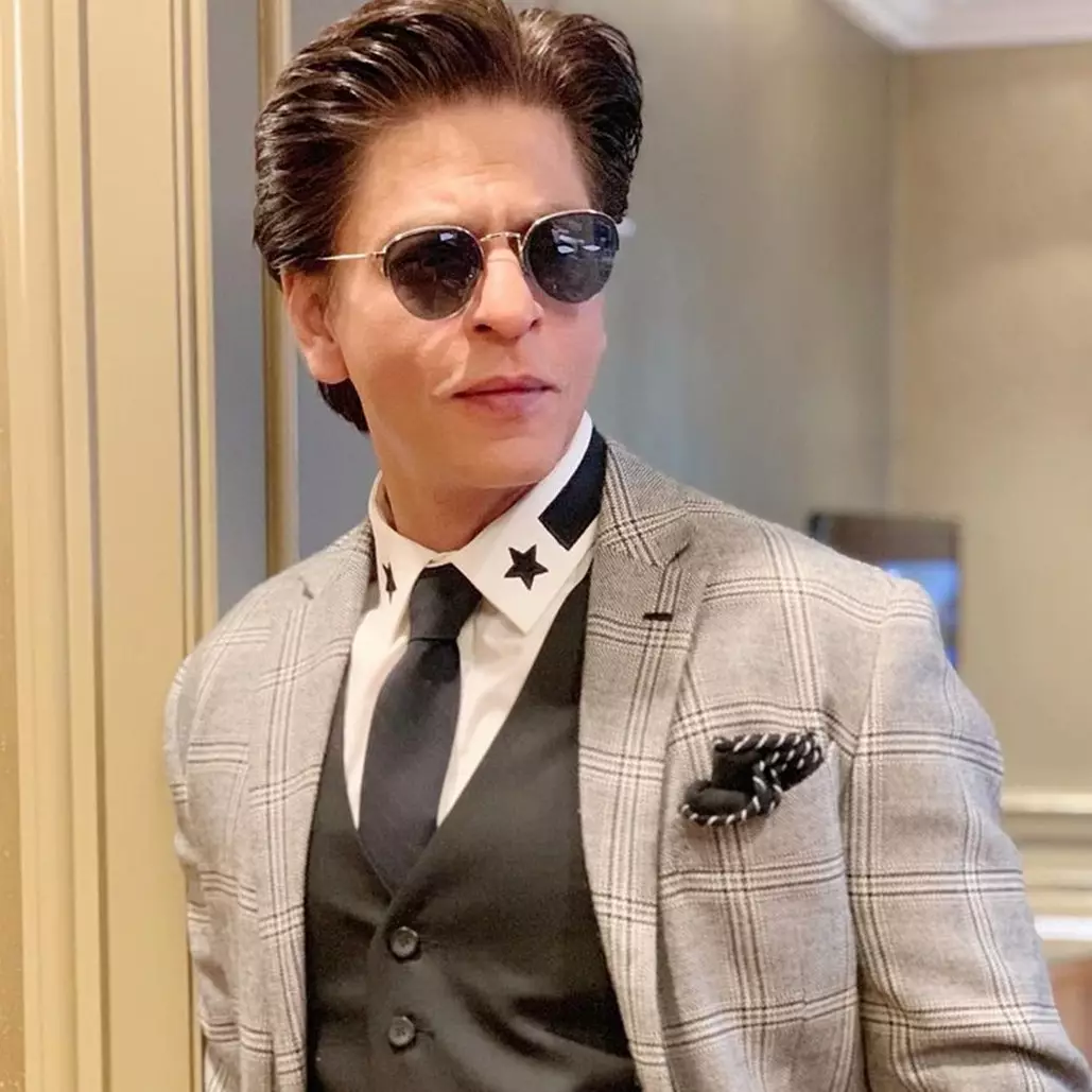 6 Seleb Bollywood gelar konser amal di rumah, ada Shah Rukh Khan