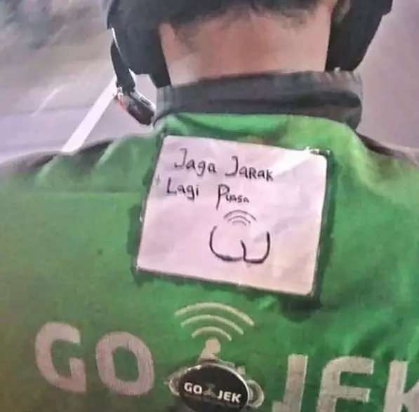 driver ojek online jaga jarak © 2020 brilio.net