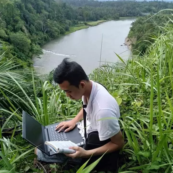 perjuangan mahasiswa kuliah online facebook