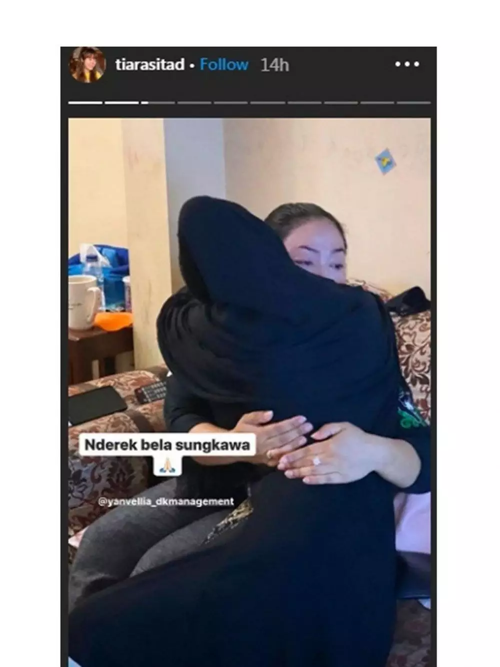 Momen tahlilan mendiang Didi Kempot © 2020 brilio.net Momen tahlilan mendiang Didi Kempot © 2020 brilio.net