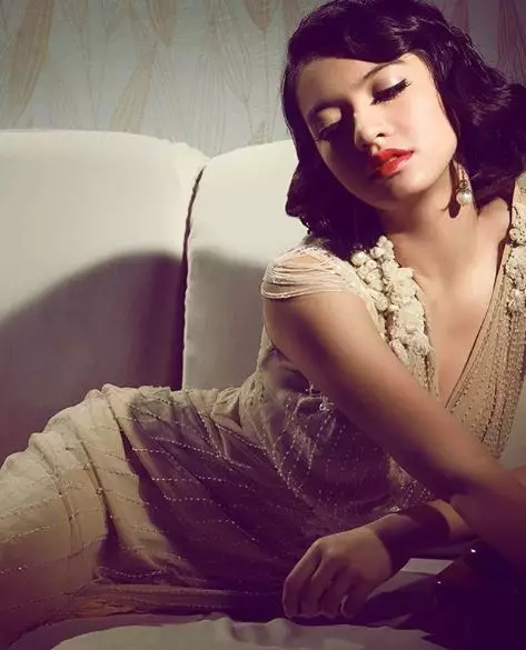 6 potret cetar Raline Shah dengan riasan tebal Instagram 6 potret cetar Raline Shah dengan riasan tebal Instagram