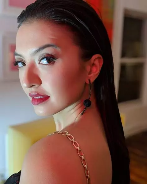 6 potret cetar Raline Shah dengan riasan tebal Instagram 6 potret cetar Raline Shah dengan riasan tebal Instagram