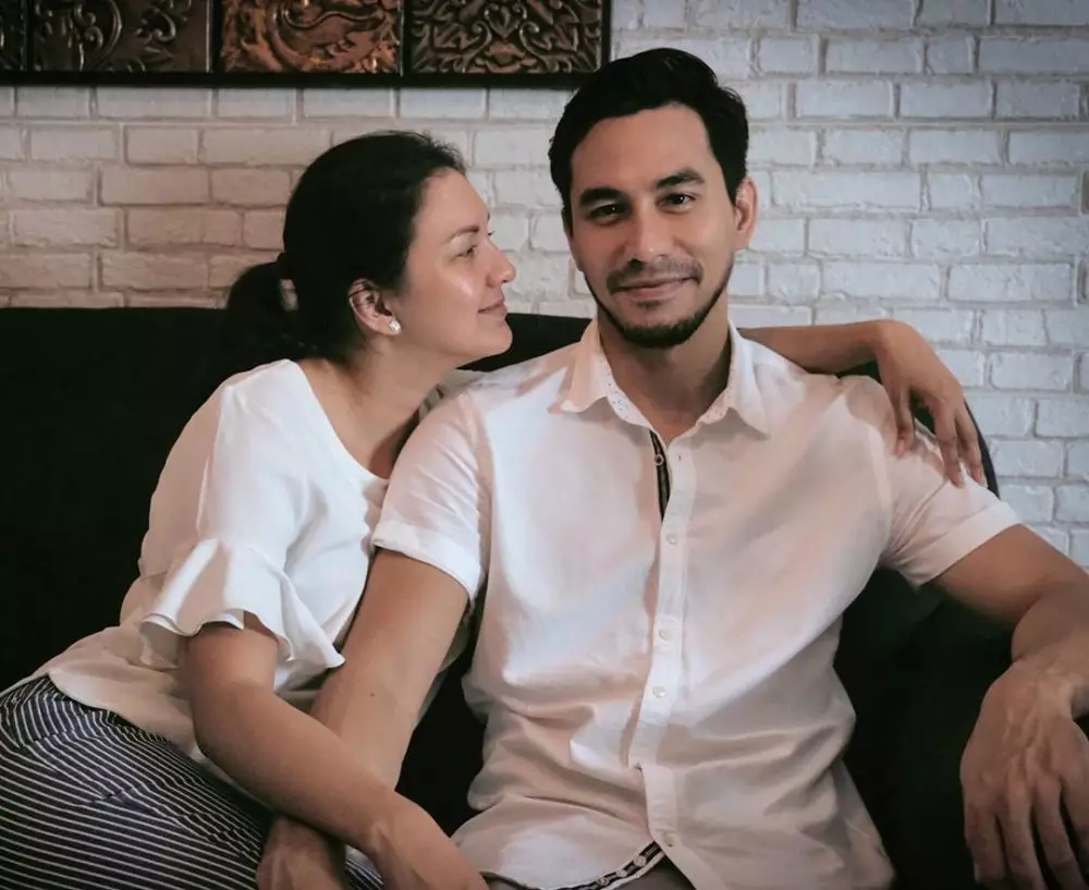 seleb jadi kumis dan brewokan © 2020 brilio.net seleb jadi kumis dan brewokan © 2020 brilio.net
