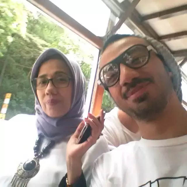 Momen Reza D'Academy dengan sang ibu © 2020 brilio.net
