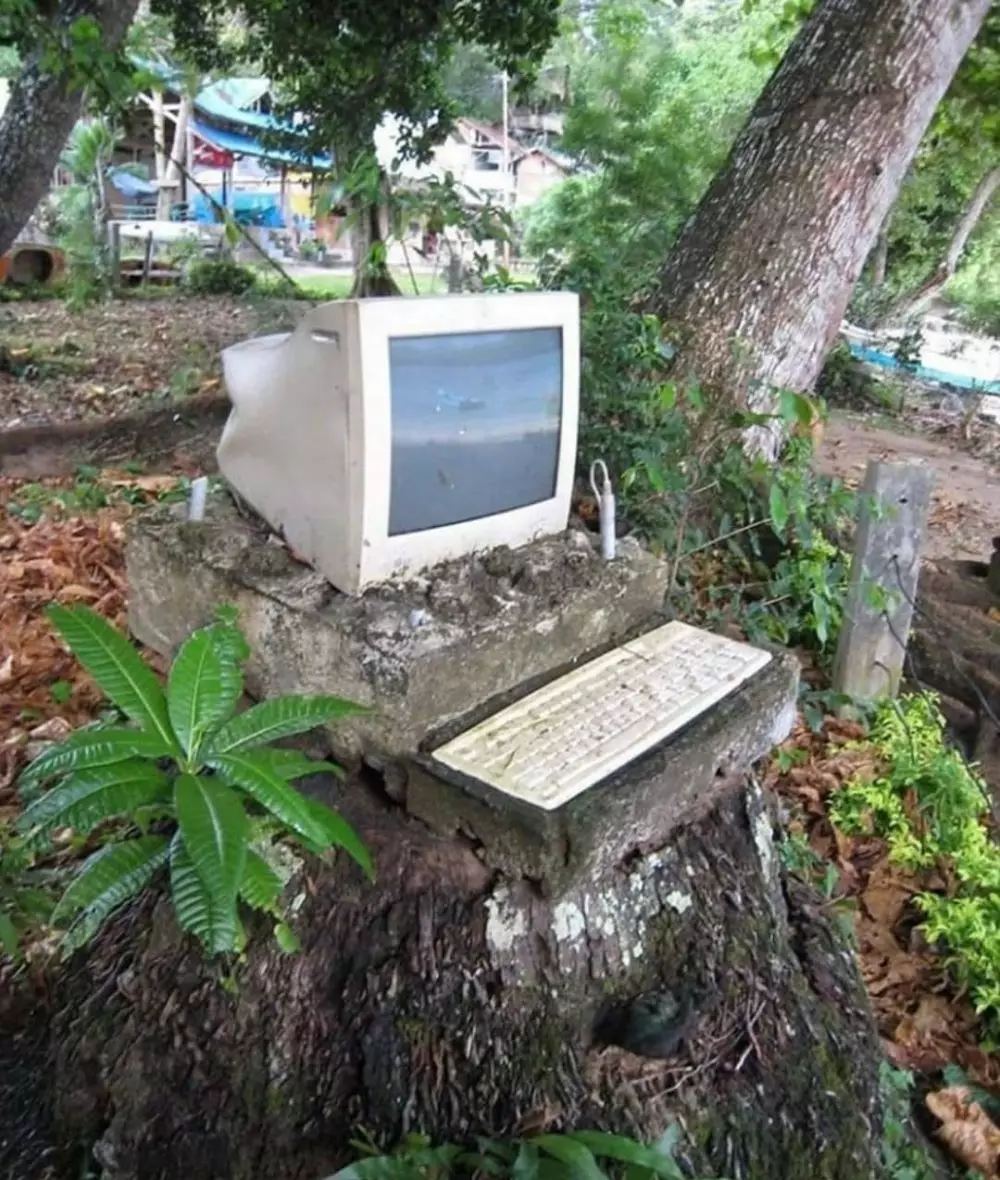 lifehack benda elektronik absurd © 2020 instagram.com