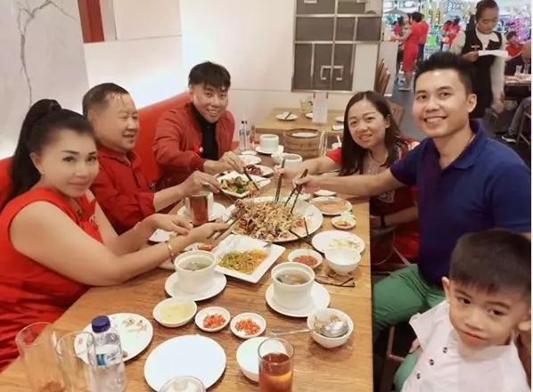 8 potret kebersamaan Roy Kiyoshi dan keluarga Instagram 8 potret kebersamaan Roy Kiyoshi dan keluarga Instagram