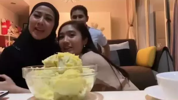 Febby Rastanty bukber bareng keluarga Venna Melinda Instagram Febby Rastanty bukber bareng keluarga Venna Melinda Instagram