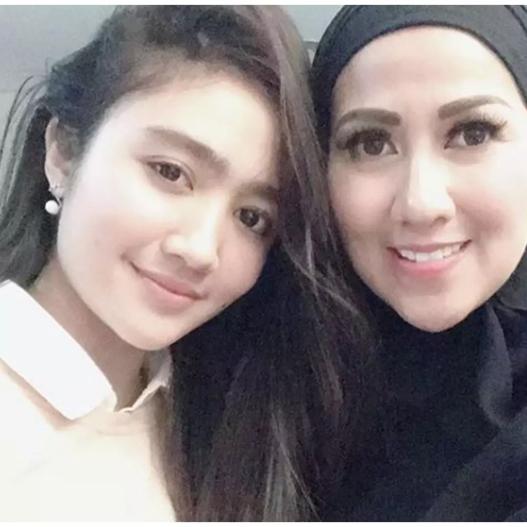 5 Momen hangat Febby Rastanty bukber bareng keluarga Venna Melinda