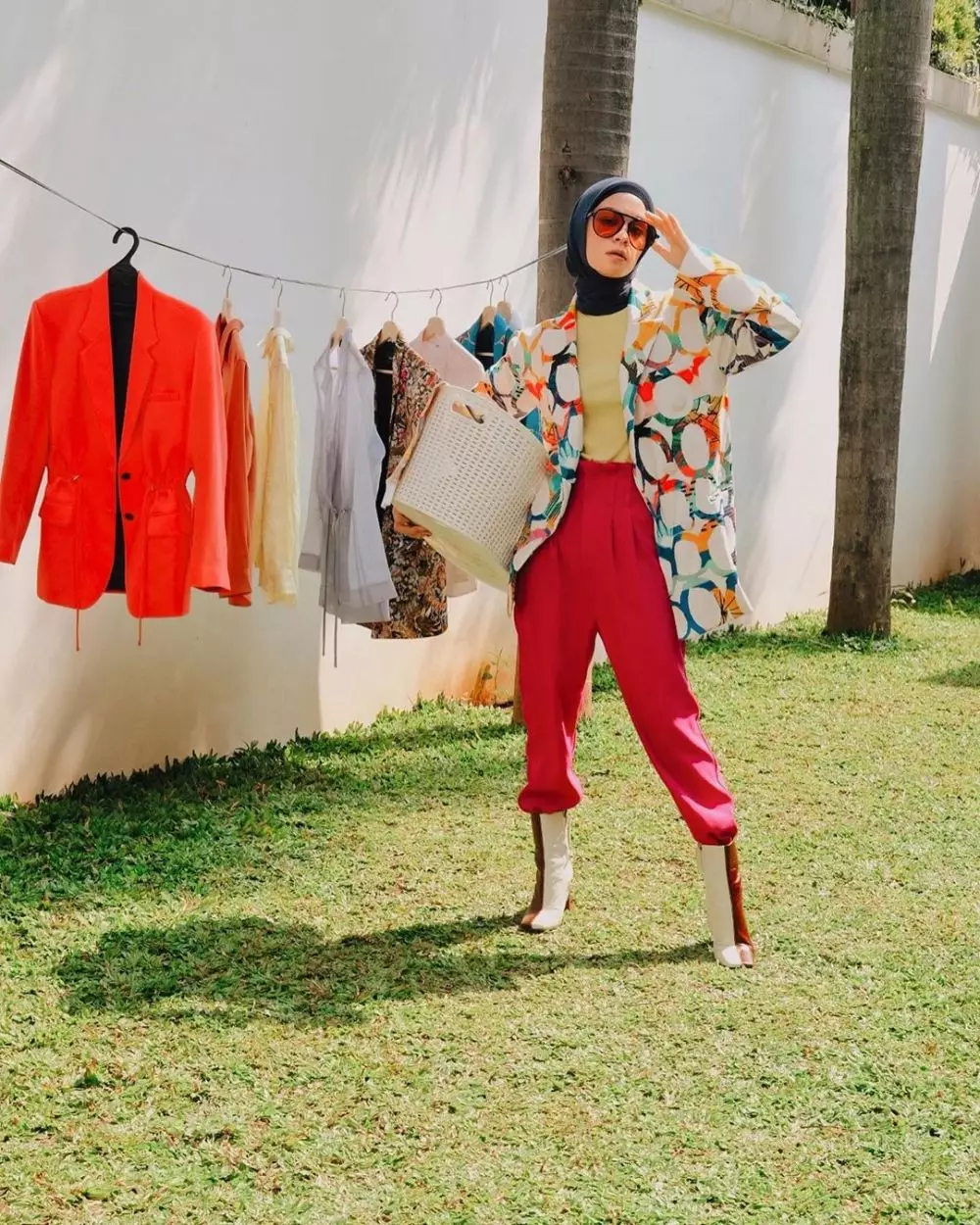 Gaya nyentrik Tantri Namirah saat beraktivitas di rumah © 2020 brilio.net