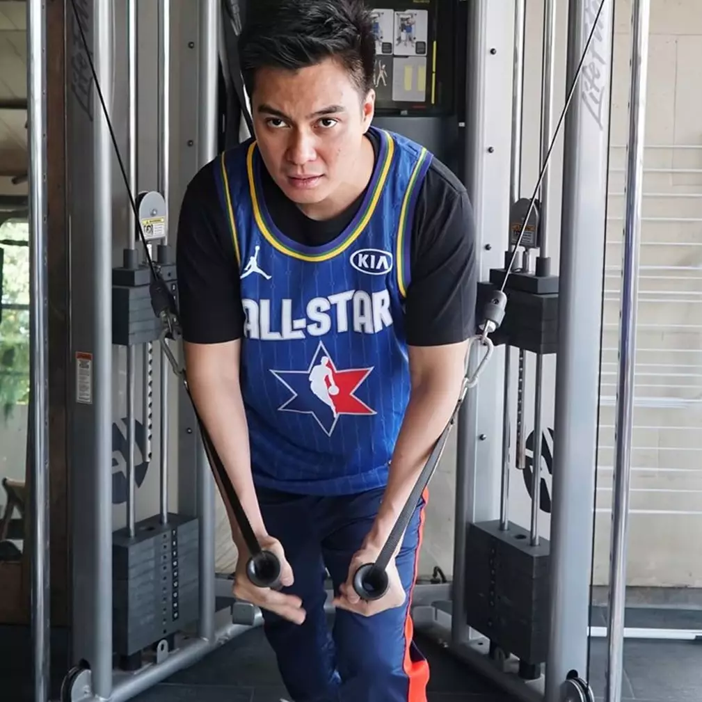 Kini tampil klimis, ini 8 potret seleb ganteng saat berambut gondrong