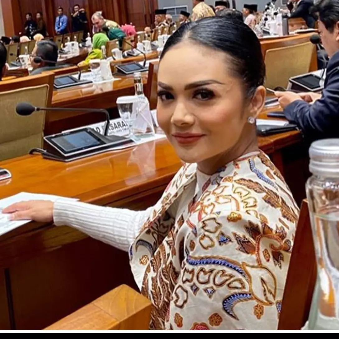 Beda penampilan 8 seleb sebelum dan sesudah jadi pejabat, manglingi