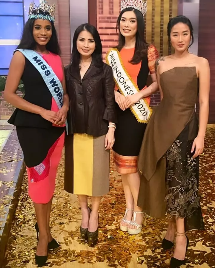 Renatta Moeloek pakai dress © 2020 brilio.net Renatta Moeloek pakai dress © 2020 brilio.net