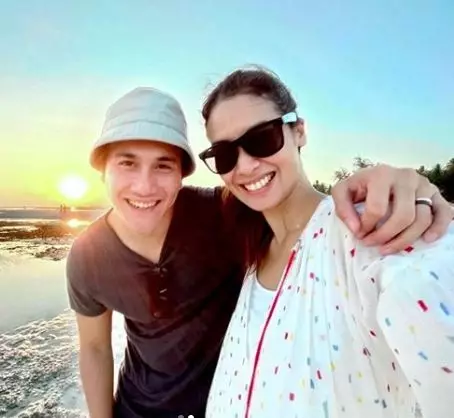 Curhat Vino G Bastian awal jumpa istri, debat logo Rolling Stones