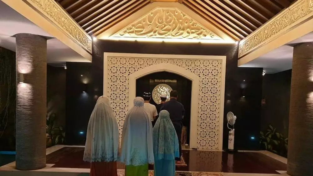 Potret musala Ary curi perhatian Instagram/@ary.ginanjar Potret musala Ary curi perhatian Instagram/@ary.ginanjar