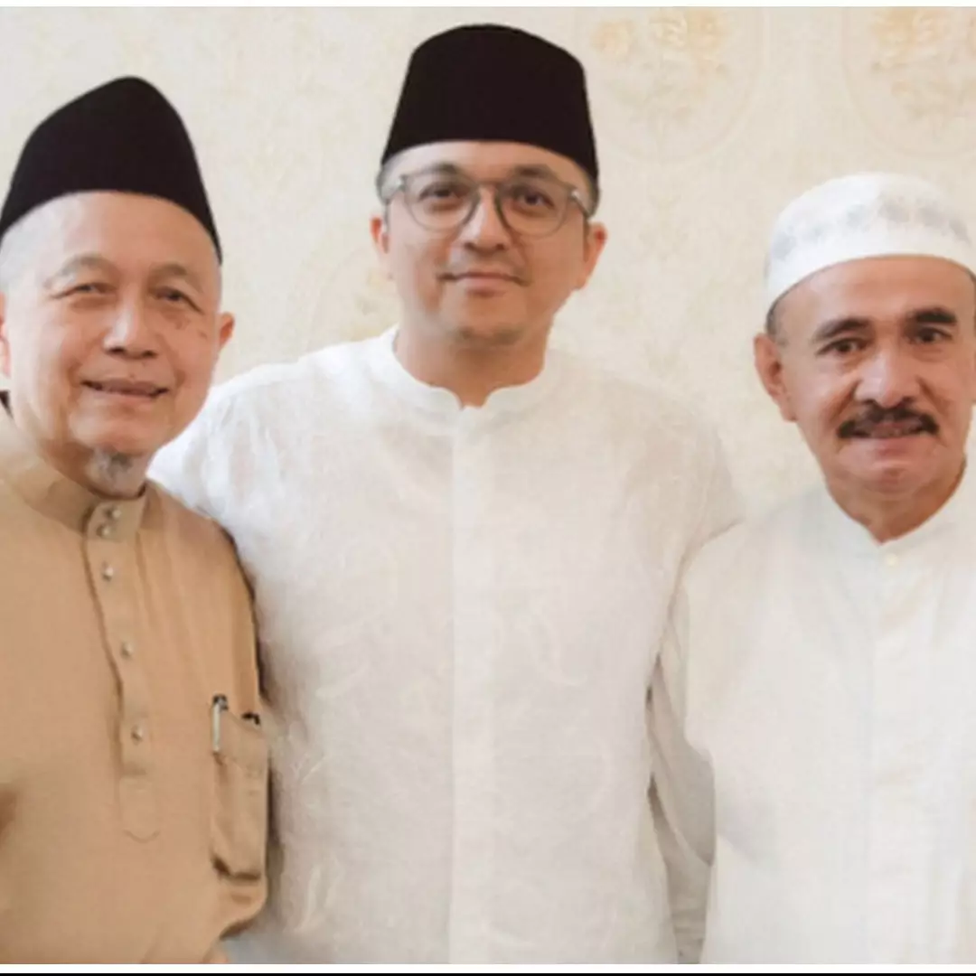 Momen Engku Emran peluk sang ibunda ini curi perhatian