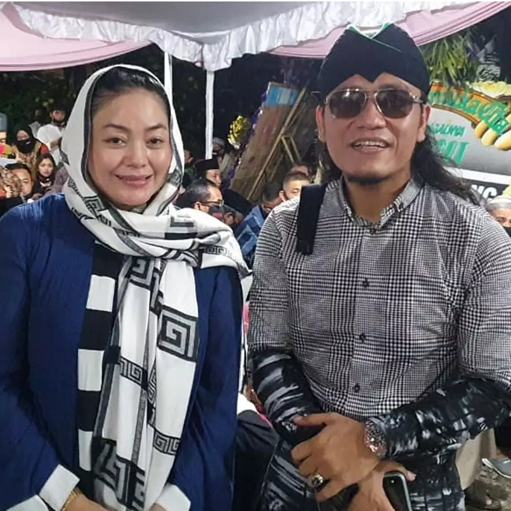 8 Momen pengajian 7 harian Didi Kempot, sang istri tampak tegar