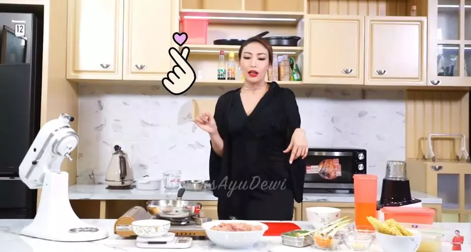 ayu dewi masak di rumah © 2020 brilio.net ayu dewi masak di rumah © 2020 brilio.net