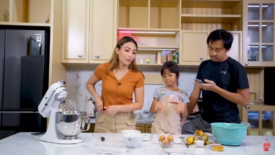 ayu dewi masak di rumah © 2020 brilio.net ayu dewi masak di rumah © 2020 brilio.net