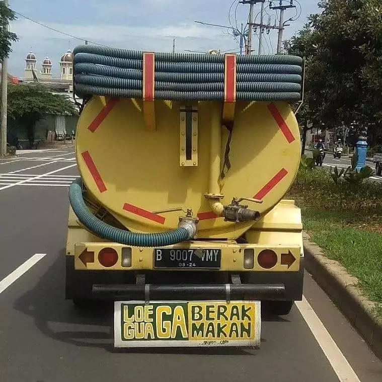 slogan pekerjaan nyeleneh © 2020 instagram.com