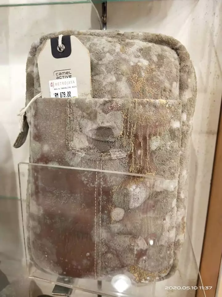 barang di mall ini berjamur © 2020  Facebook/Nex Nezeum 