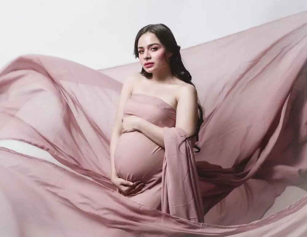 Gaya maternity seleb keturunan Arab © 2020 brilio.net Gaya maternity seleb keturunan Arab © 2020 brilio.net