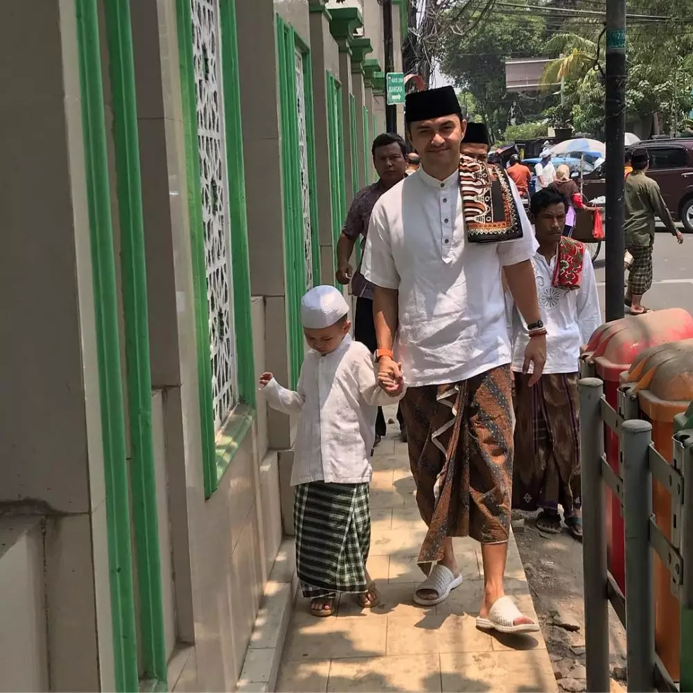 Anjasmara dan cucu instagram