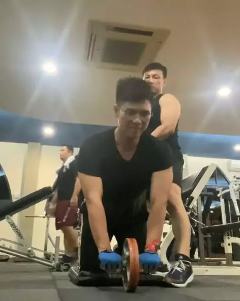 Ricky Cuaca pamer otot ini bikin salfok   © 2020 brilio.net  Ricky Cuaca pamer otot ini bikin salfok   © 2020 brilio.net