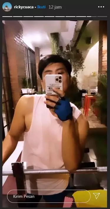 Ricky Cuaca pamer otot ini bikin salfok   © 2020 brilio.net  Ricky Cuaca pamer otot ini bikin salfok   © 2020 brilio.net