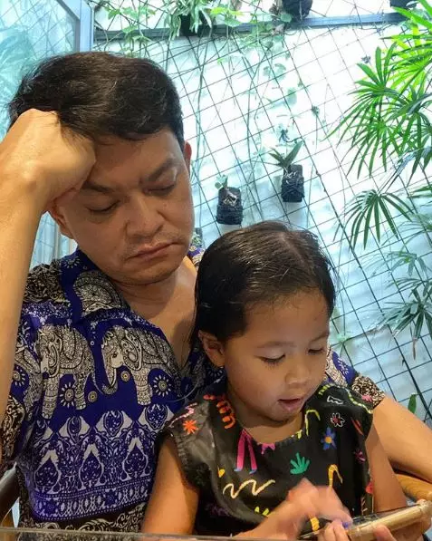 10 potret kompak Hedi Yunus dan anak ART-nya Instagram
