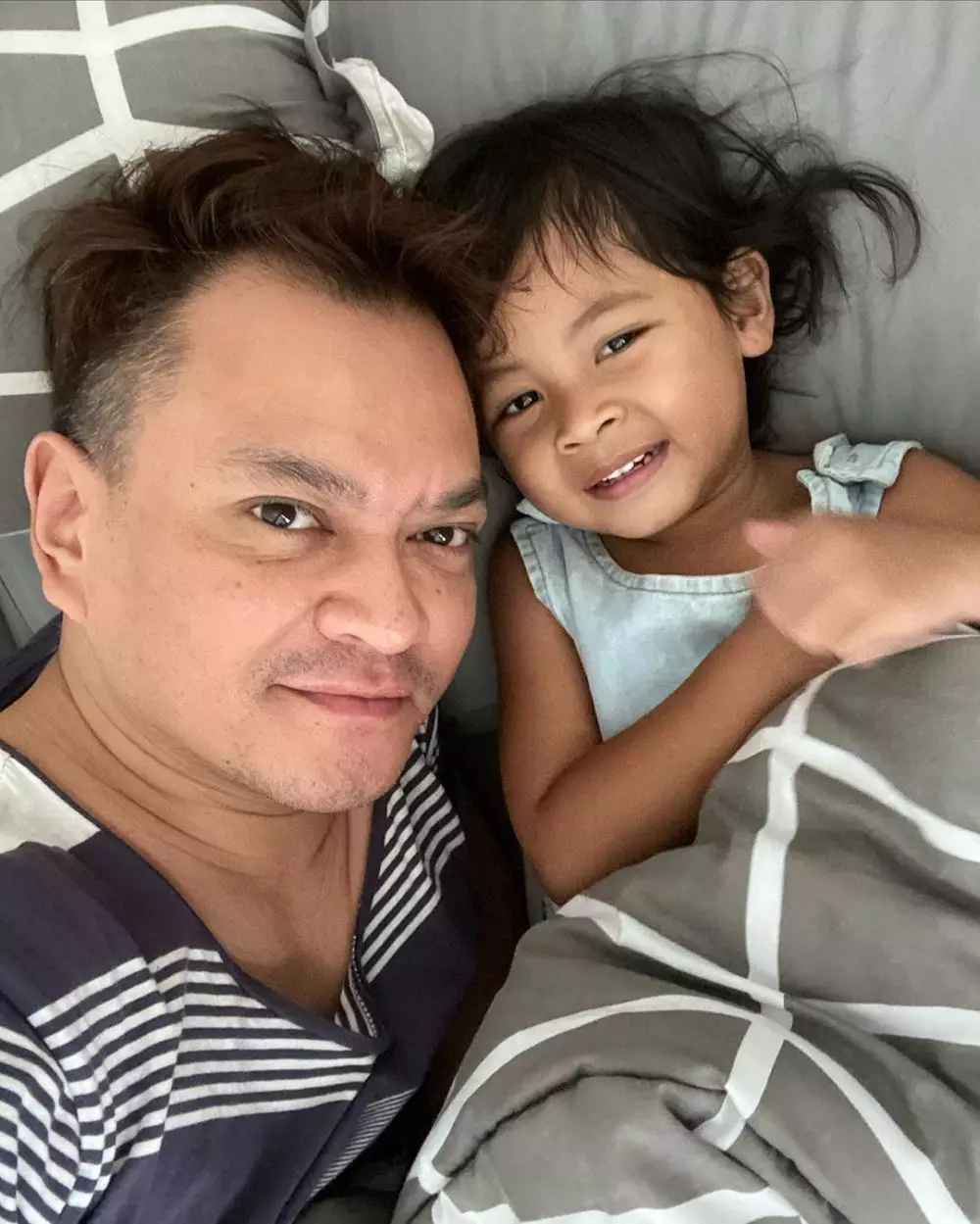 10 potret kompak Hedi Yunus dan anak ART-nya Instagram