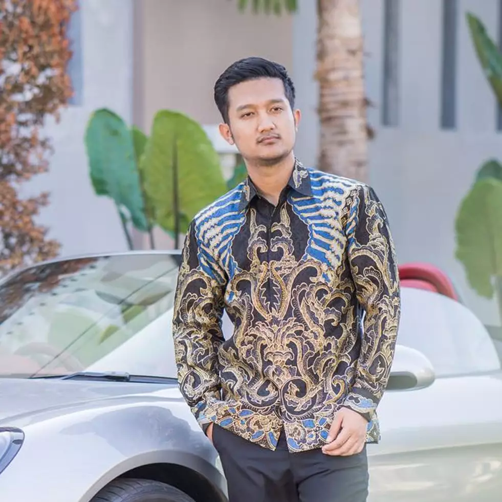 Bagikan sembako isi duit, ini 10 sumber kekayaan Tom Liwafa