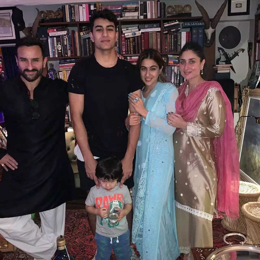 Kedekatan Kareena Kapoor dan Sara Ali Khan Instagram Kedekatan Kareena Kapoor dan Sara Ali Khan Instagram