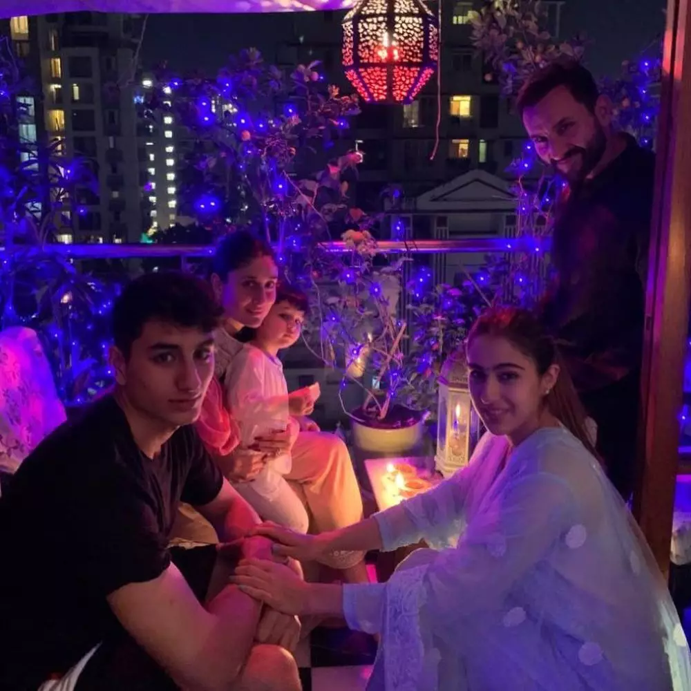 Kedekatan Kareena Kapoor dan Sara Ali Khan Instagram Kedekatan Kareena Kapoor dan Sara Ali Khan Instagram