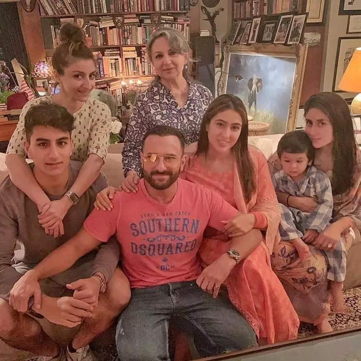 Kedekatan Kareena Kapoor dan Sara Ali Khan Instagram Kedekatan Kareena Kapoor dan Sara Ali Khan Instagram