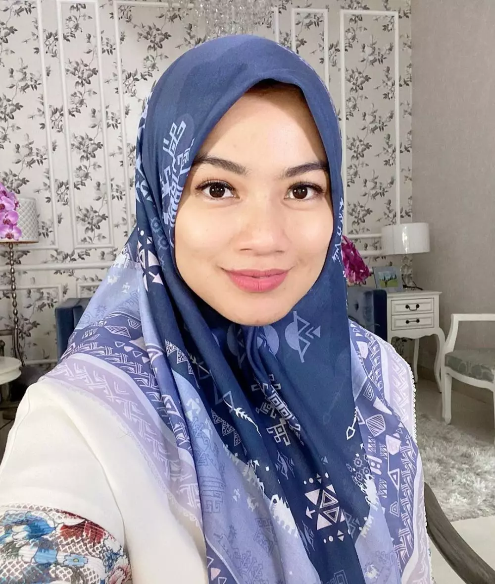 titi kamal kenakan hijab instagram titi kamal kenakan hijab instagram