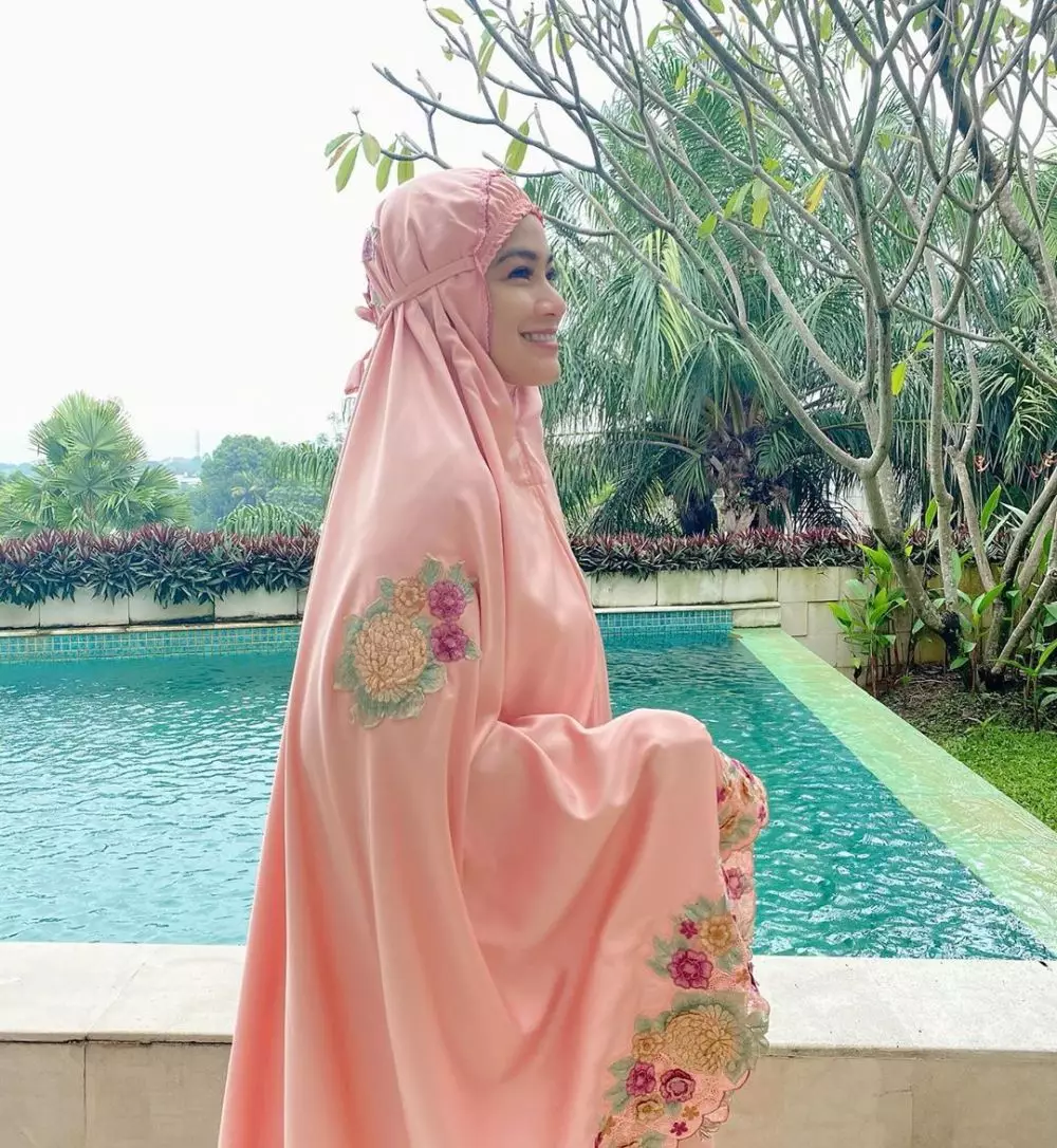 titi kamal kenakan hijab instagram titi kamal kenakan hijab instagram