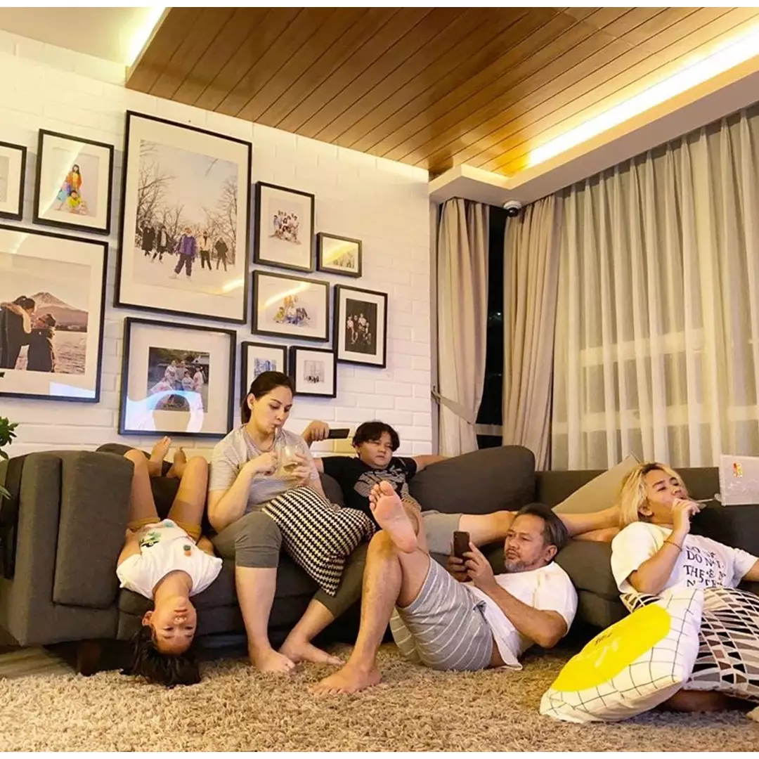 10 Potret rumah Mona Ratuliu, sempat disulap jadi studio dadakan