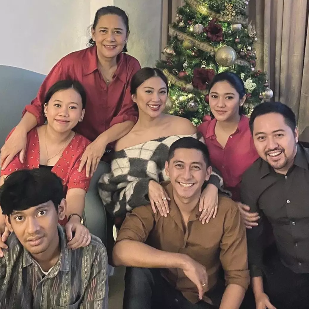 10 Momen akrab pacar Naysilla bareng keluarga Mirdad, kompak