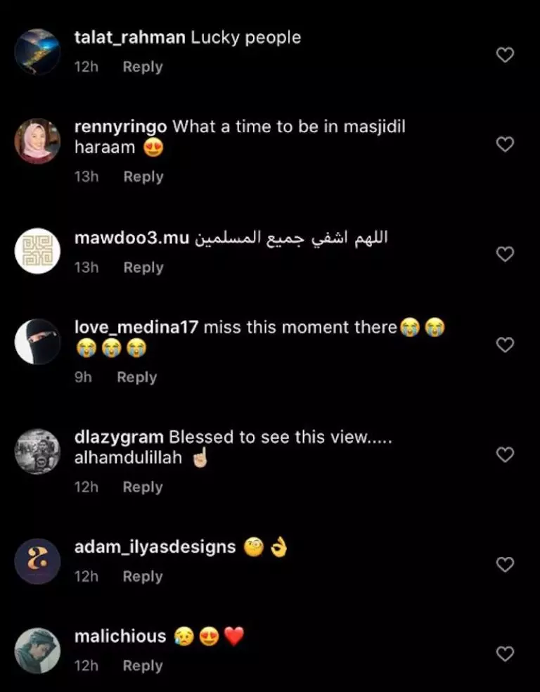 Berbuka puasa di depan Kabah Berbagai sumber Berbuka puasa di depan Kabah Berbagai sumber